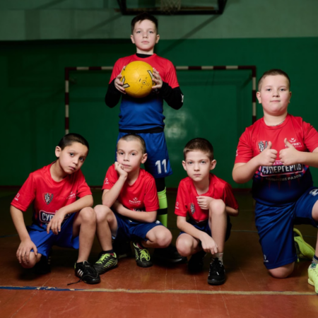 Футбол та баскетбол у Києві: безкоштовні секції за підтримки Favbet Foundation