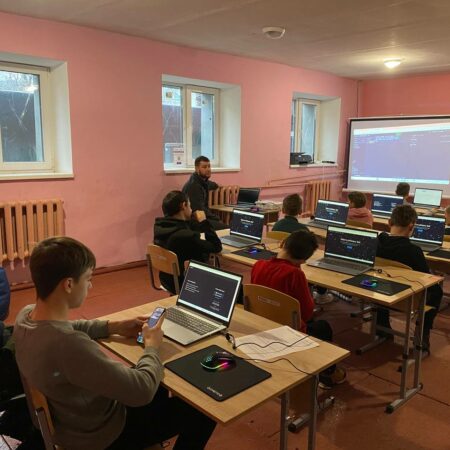 Безкоштовний курс Scratch для дітей від Favbet Foundation та Code Club Україна: Перші групи вже навчаються