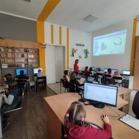 Вже 546 дітей безкоштовно навчаються програмуванню на курсах Scratch від Favbet Foundation та Code Club Україна